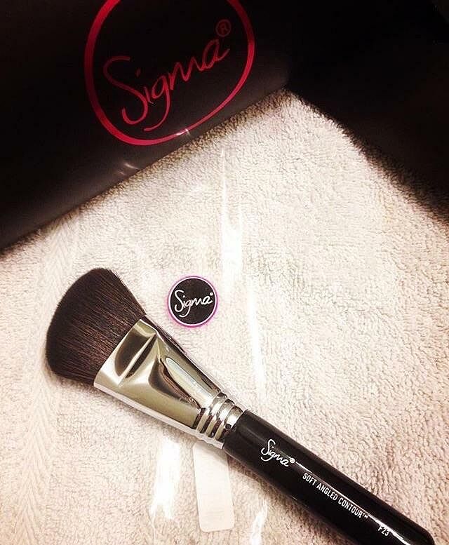 Sigma Face Brushes F23 Soft Angle Contour™ pinceau contour