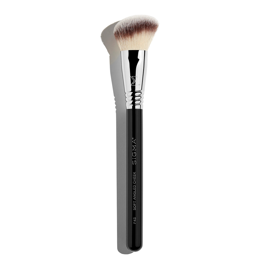 Sigma Face Brushes F43 Soft Angled Cheek Brush pinceau blush incliné