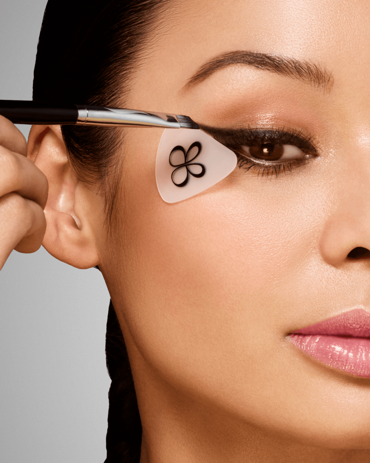 Beautyblender Liner Designer Pro guide eyeliner