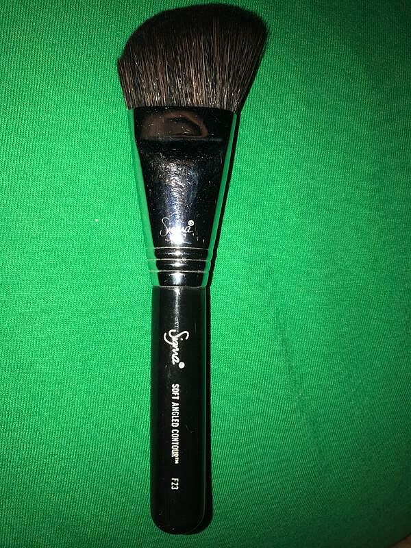 Sigma Face Brushes F23 Soft Angle Contour™ pinceau contour