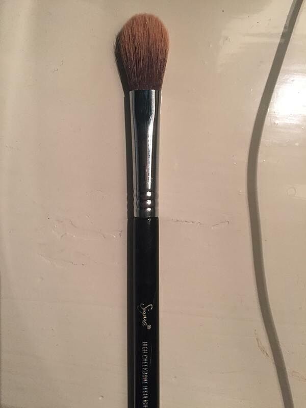 Sigma Face Brushes F03 High Cheekbone Highlighter™ pinceau illuminateur