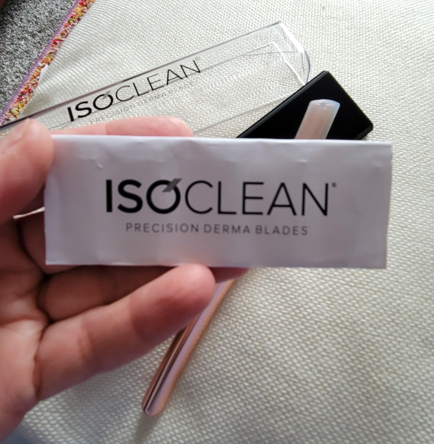 TYVEK ISOCLEAN Makeup Accessories ISOCLEAN Rasoir Dermablade rose gold 5 lames de rechange