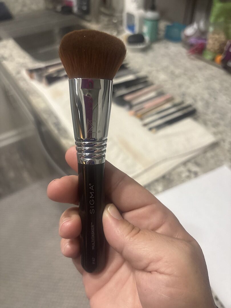 Sigma Face Brushes F47 Multitasker pinceau visage tête angulée