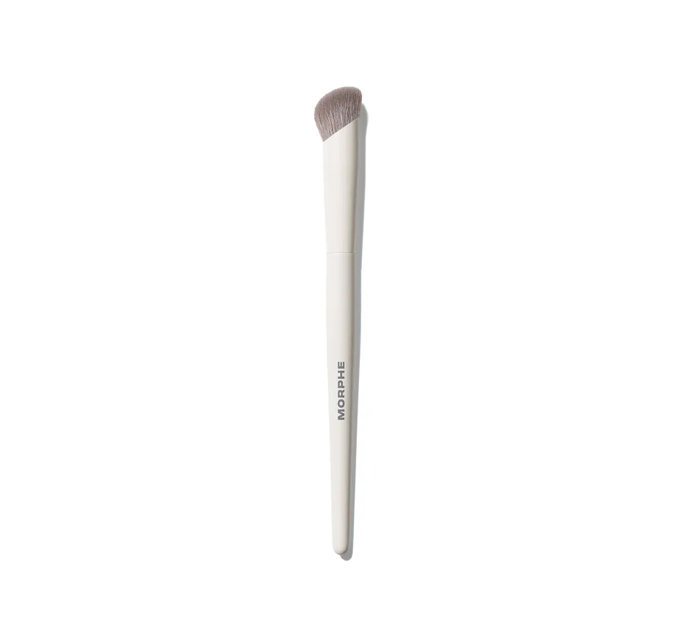Morphe Face Brushes M132 Angled Concealer Brush pinceau anticernes biseauté précision