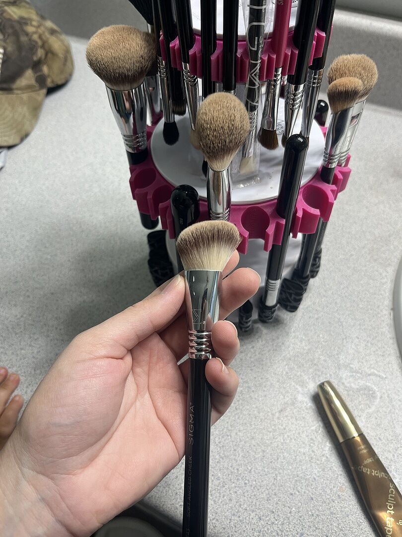 Sigma Face Brushes F43 Soft Angled Cheek Brush pinceau blush incliné
