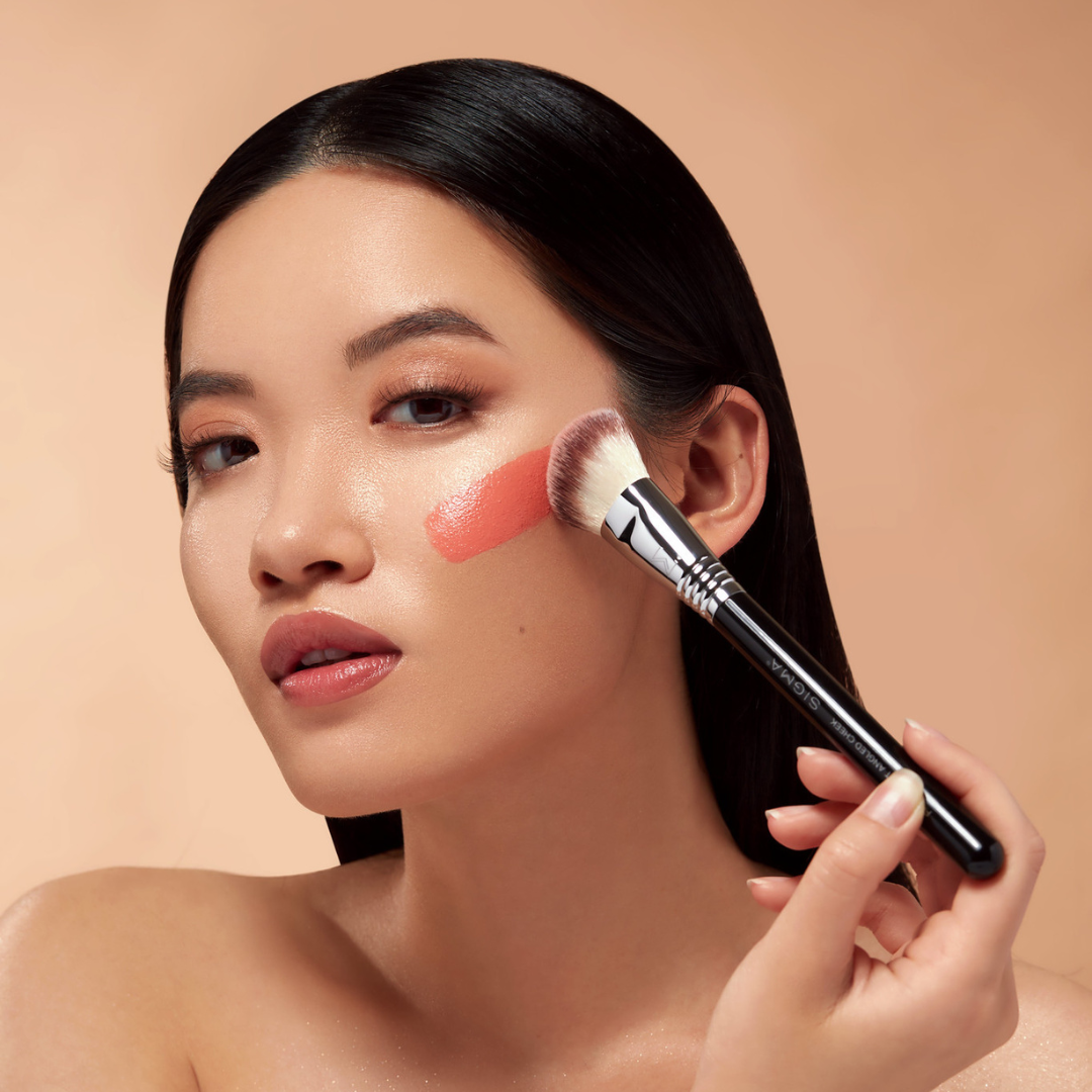 Sigma Face Brushes F43 Soft Angled Cheek Brush pinceau blush incliné