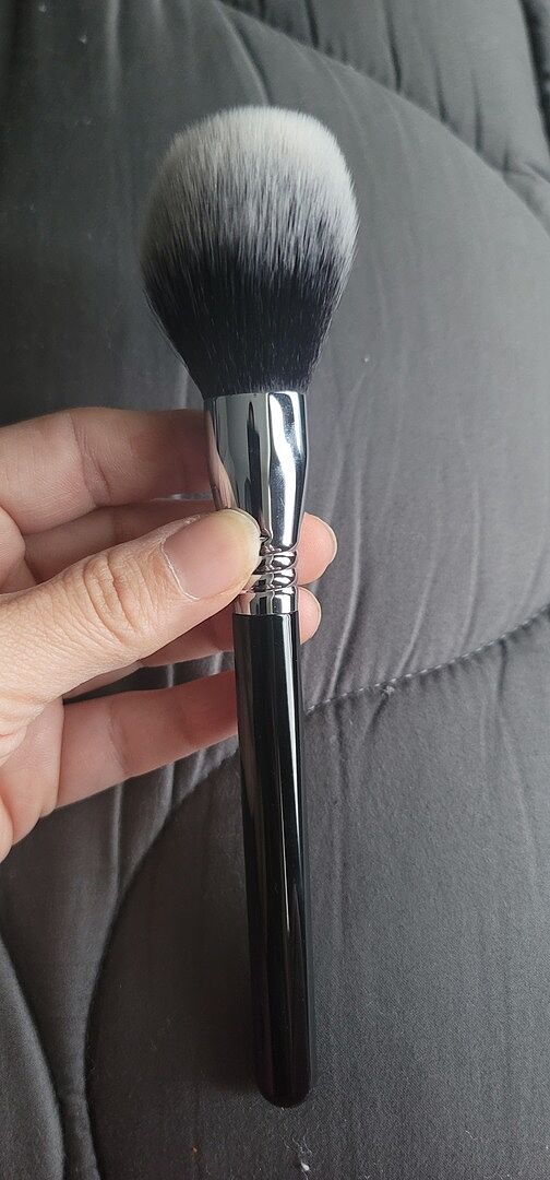 Sigma Face Brushes F24 All-Over Powder™ Brush pinceau poudre visage