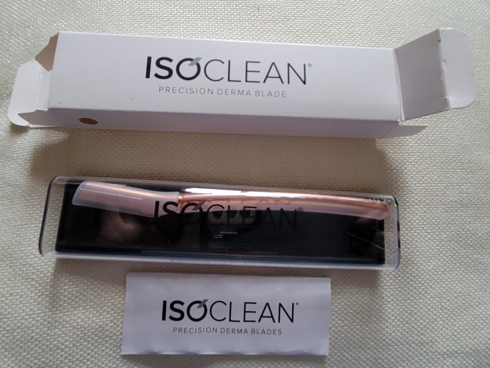 TYVEK ISOCLEAN Makeup Accessories ISOCLEAN Rasoir Dermablade rose gold 5 lames de rechange
