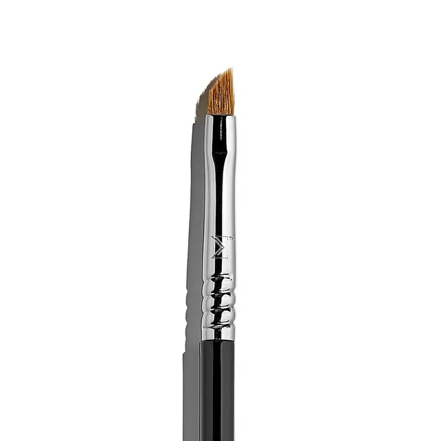 Sigma Eye Brushes E06 Winged Liner pinceau eyeliner biseauté