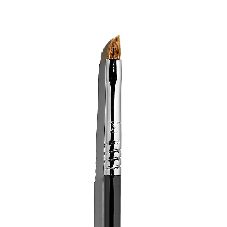 Sigma Eye Brushes E06 Winged Liner pinceau eyeliner biseauté
