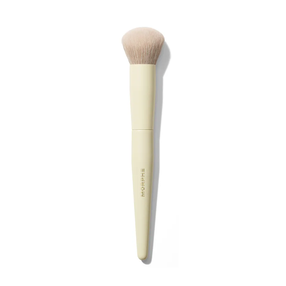 Morphe Face Brushes Buttery Blends M108 Slanted Foundation Brush pinceau fond de teint, jaune beurre